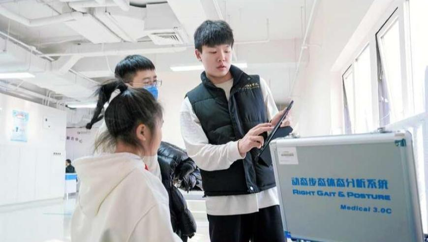 爸爸包饺子获宝宝花式夸赞,澳门历史开奘结果记录,最新核心解答落实_模拟版V2.24